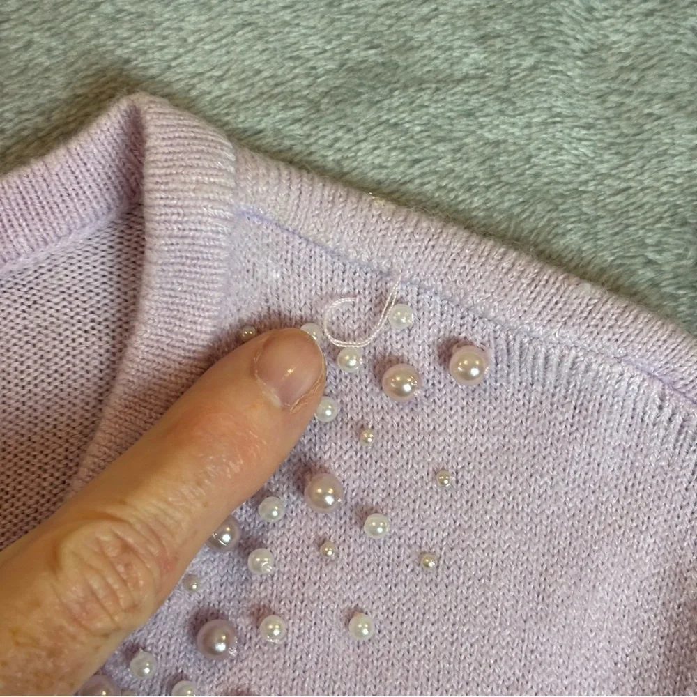 Jaclyn Smith Lavender Beaded V-Neck Sweater Sz M Soft Acrylic Classic Style